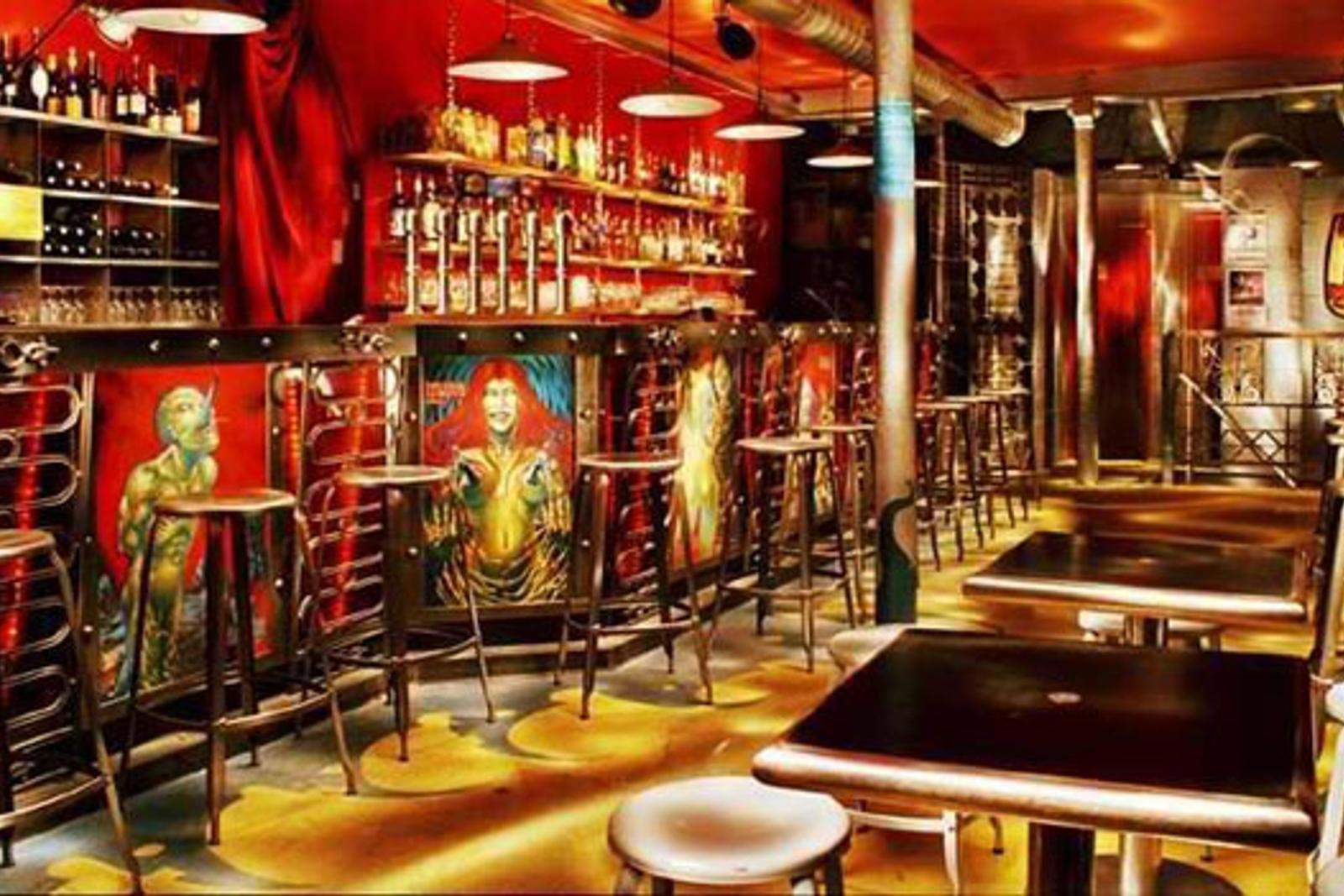 Cantada II, Paris, France
