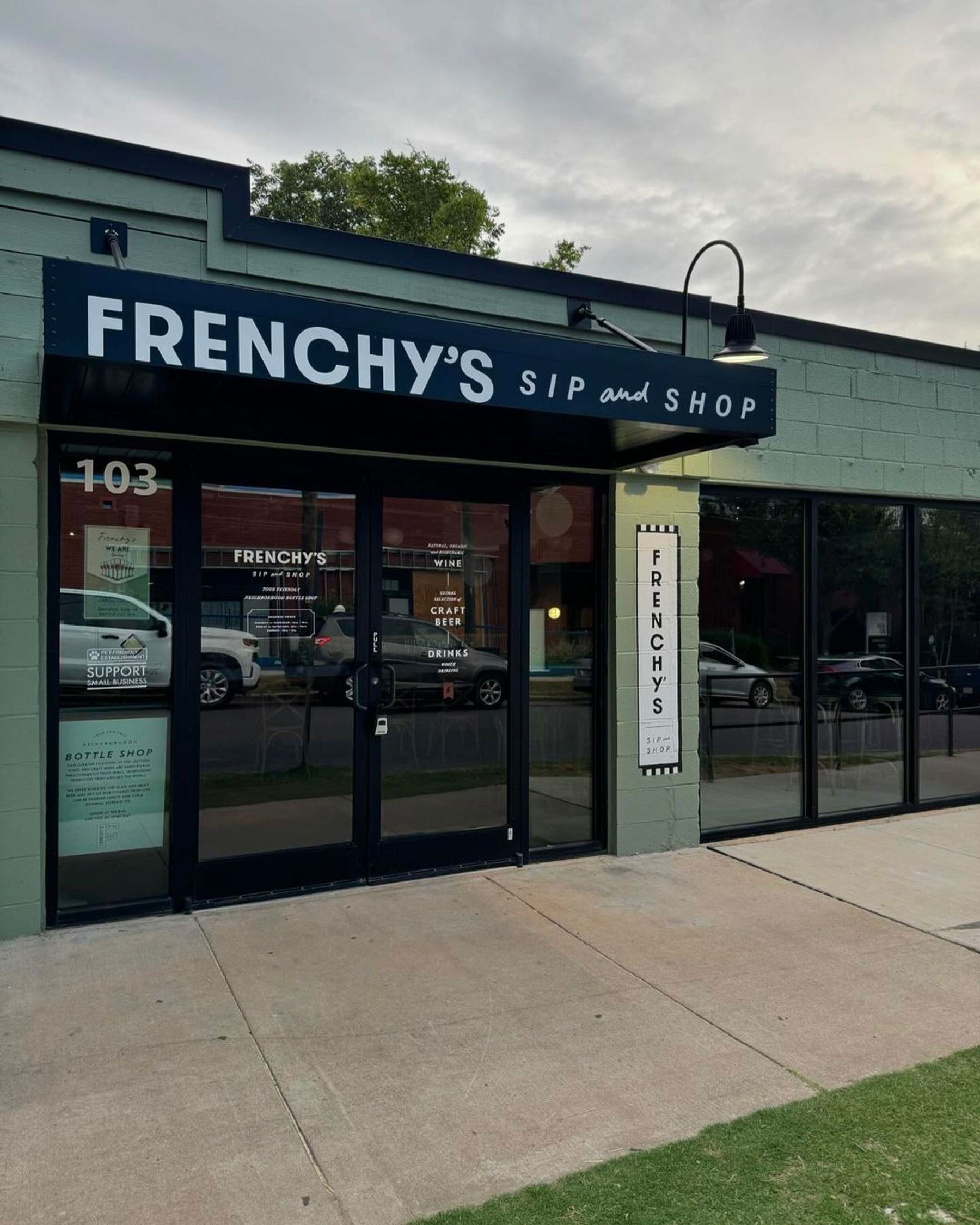 Frenchy's Sip and Shop, Bar in Charlotte