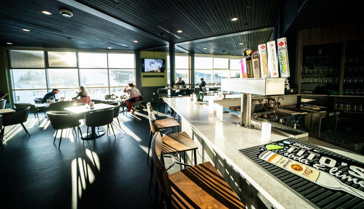 EIGHTYEIGHT Bar & Grill bar in Calgary