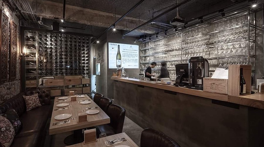 AJ's wine & bistro