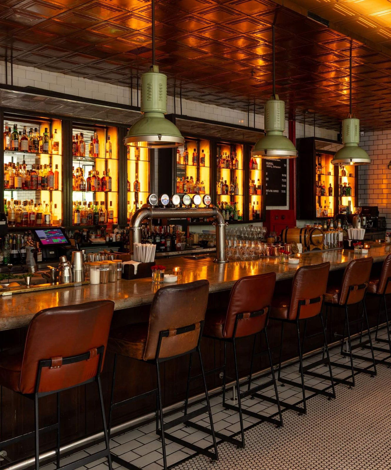Loewy, Bar in Jakarta