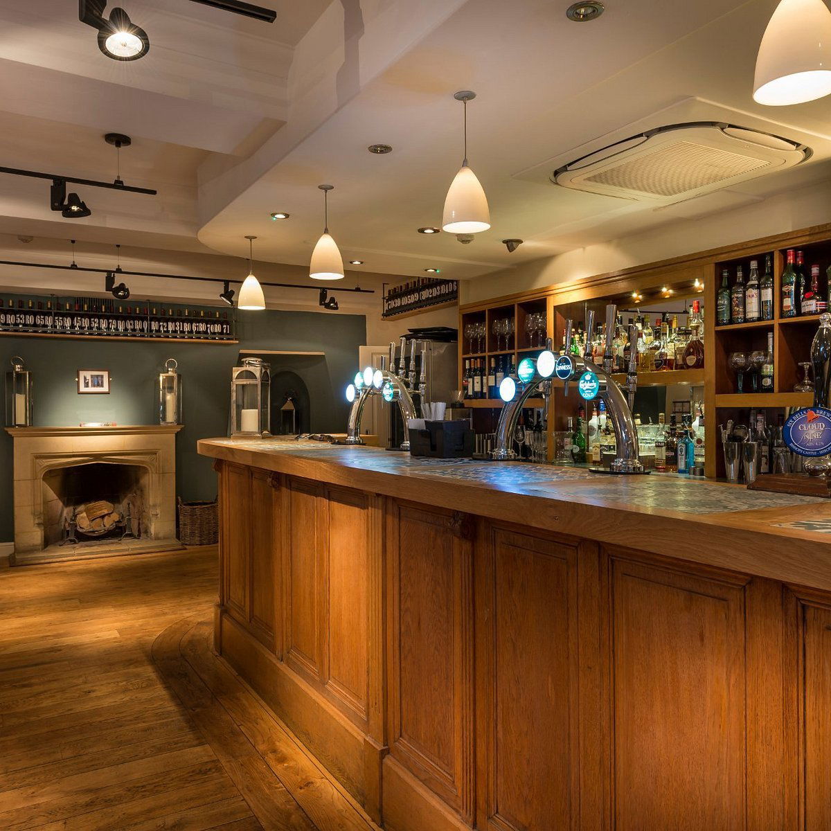 The Royal Oak Hotel, Bar in Welshpool