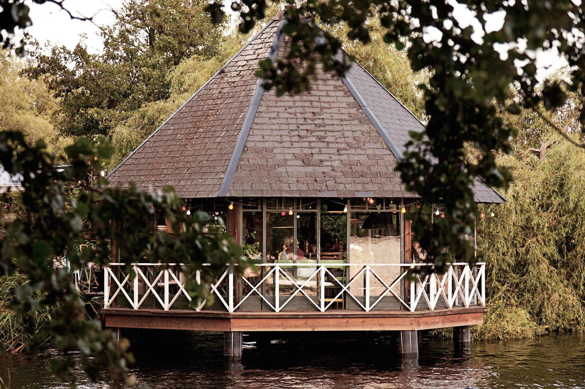 Mälarpaviljongen, Bar in Stockholm