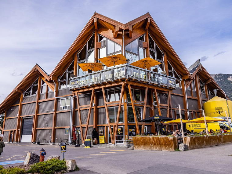 The Grizzly Paw Taproom - Brewery Location, Canmore, Canada