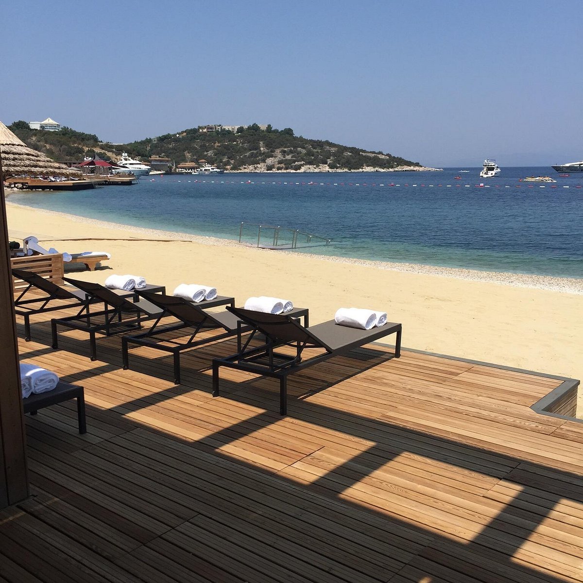 Blue Beach Club & Bar
