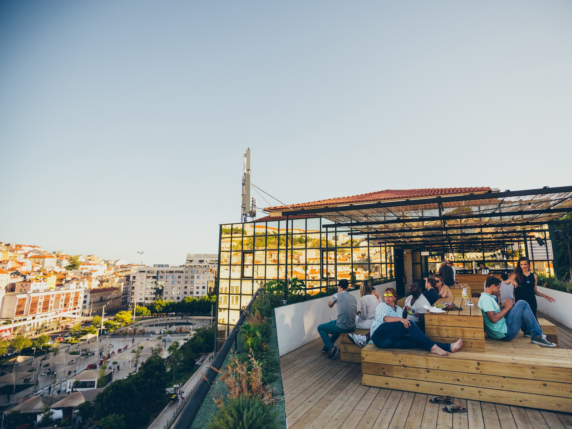 ROOFTOP - TOPO MARTIM MONIZ bar in Lisbon, Portugal