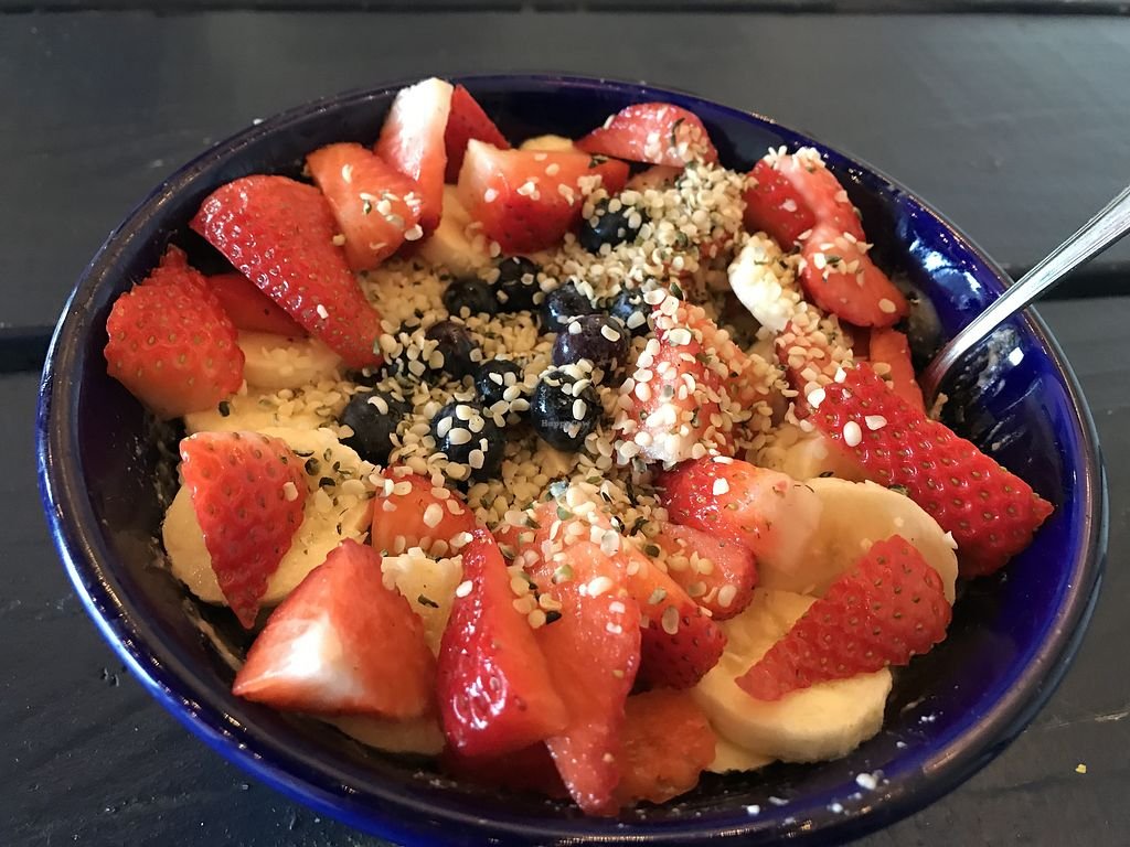 Backyard Bowls bar in Santa Barbara, United States