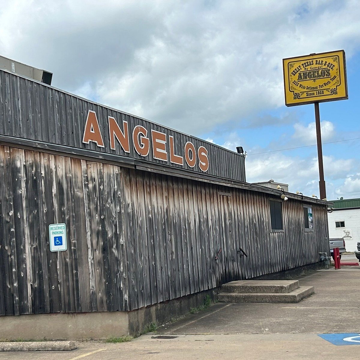 Angelo's Bar-B-Que bar in Fort Worth, United States