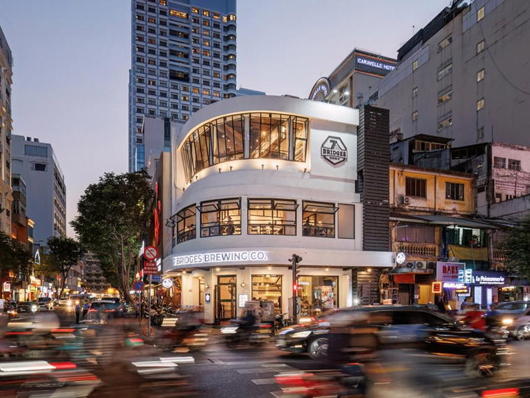 7 Bridges Saigon Craft Beer Taproom & Restaurant / Đông Du, Ho Chi Minh City, Vietnam