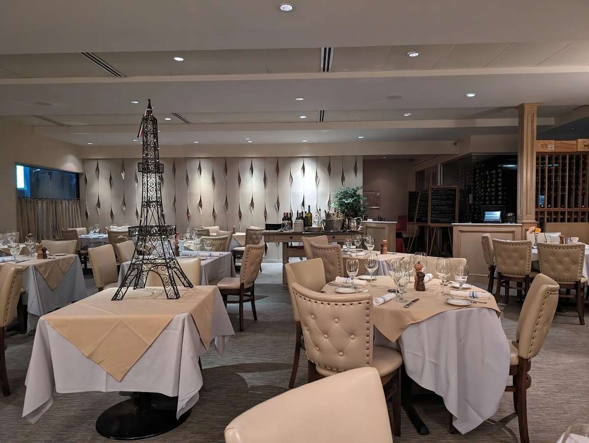 Paris 7th Restaurant Francais bar in Fort Worth, United States