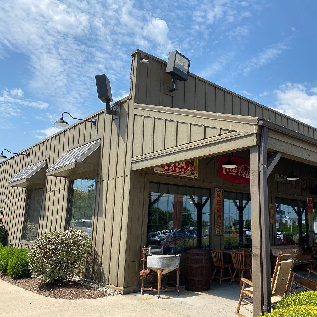Smoking Barrels BBQ, Bar in St Louis