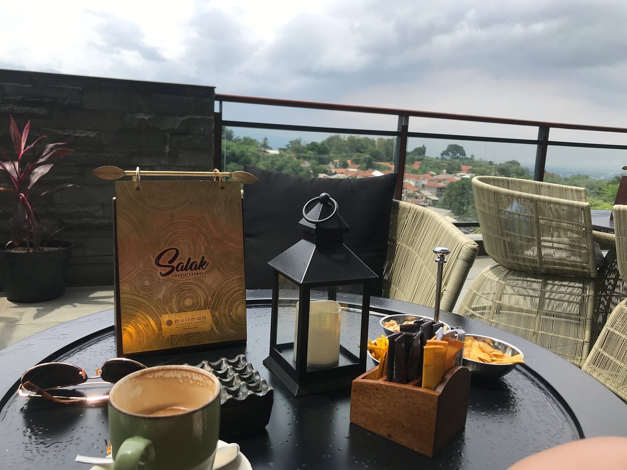 Salak Bar & Lounge