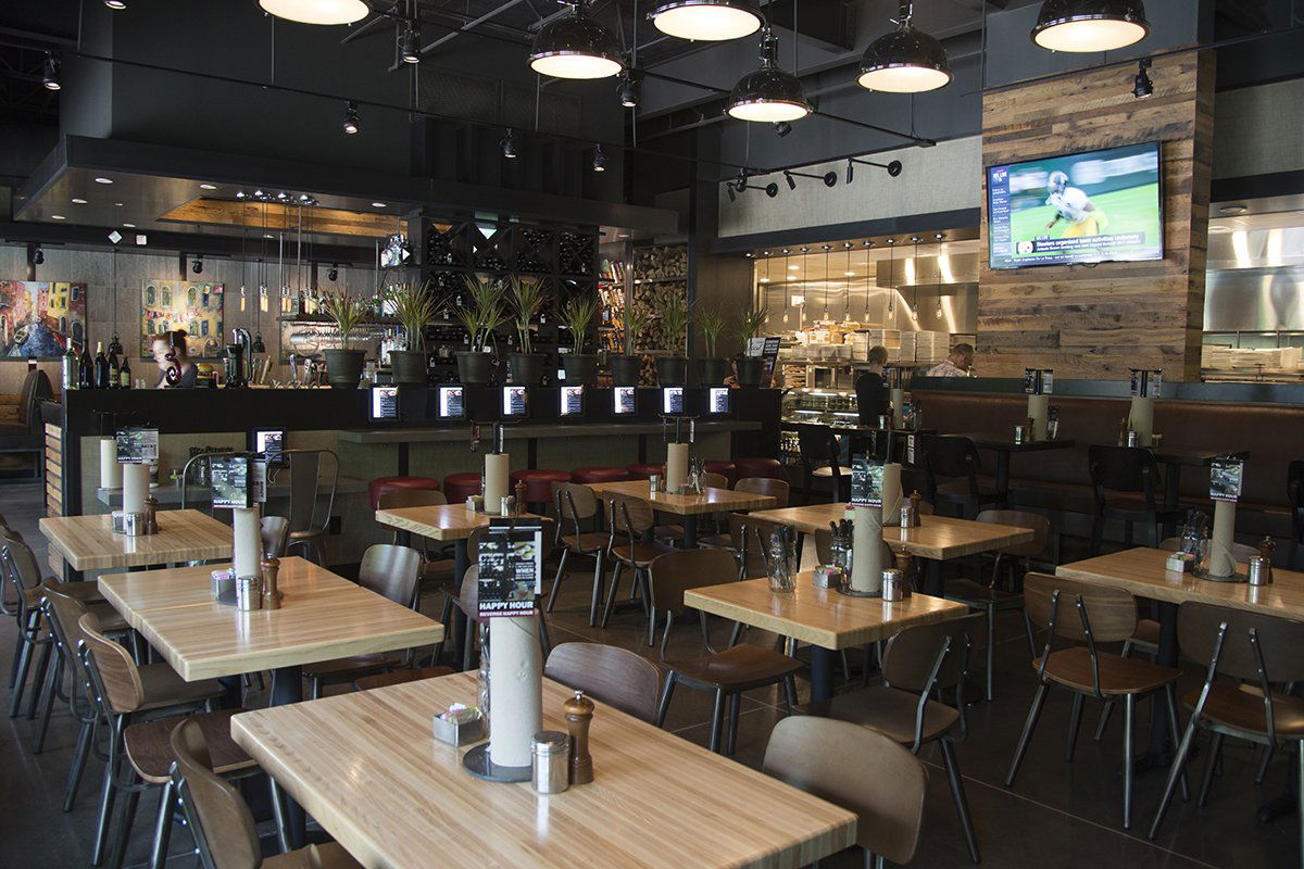 Fielding’s Wood Grill, Bar in Shenandoah