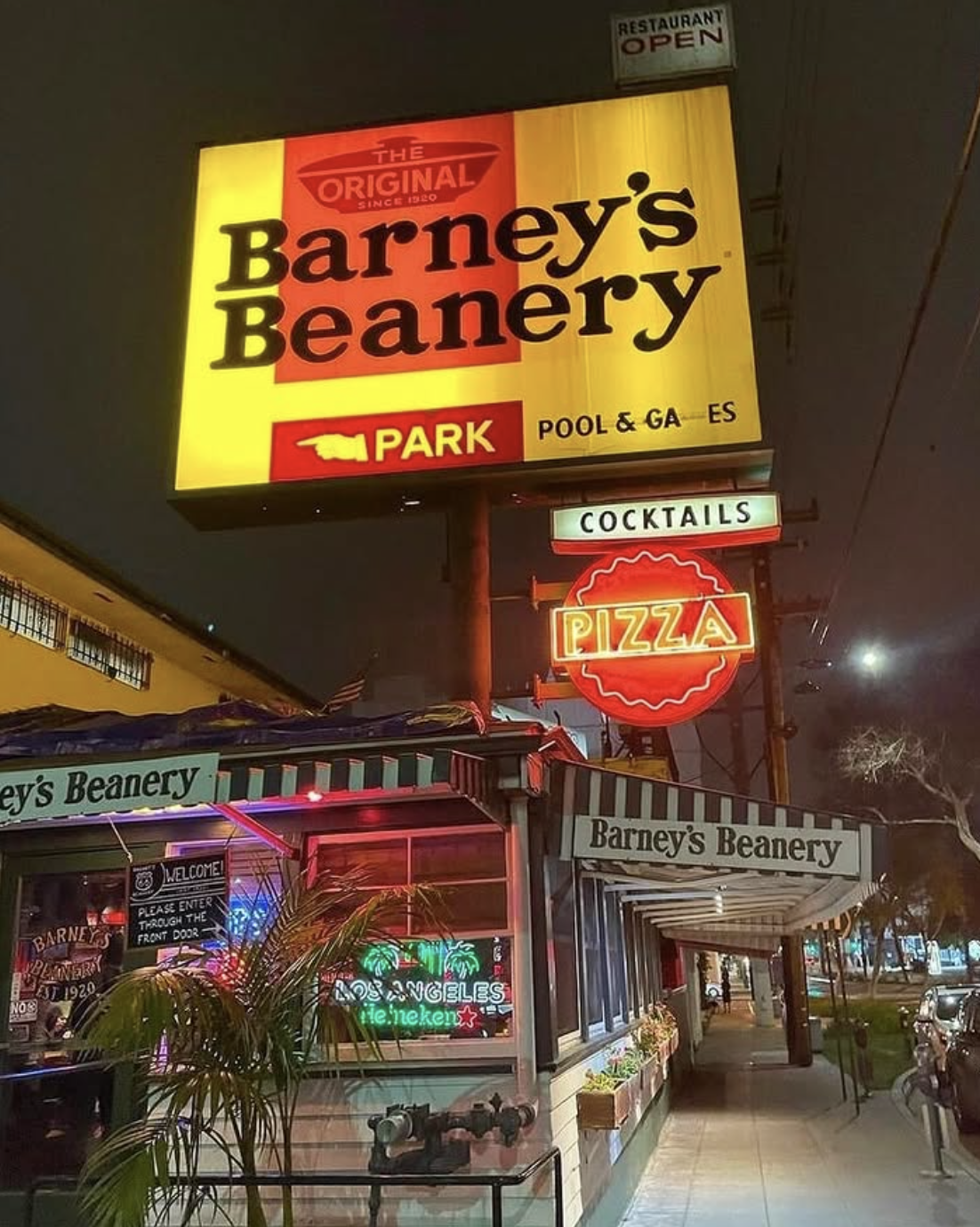Barney's Beanery, Bar in West Hollywood