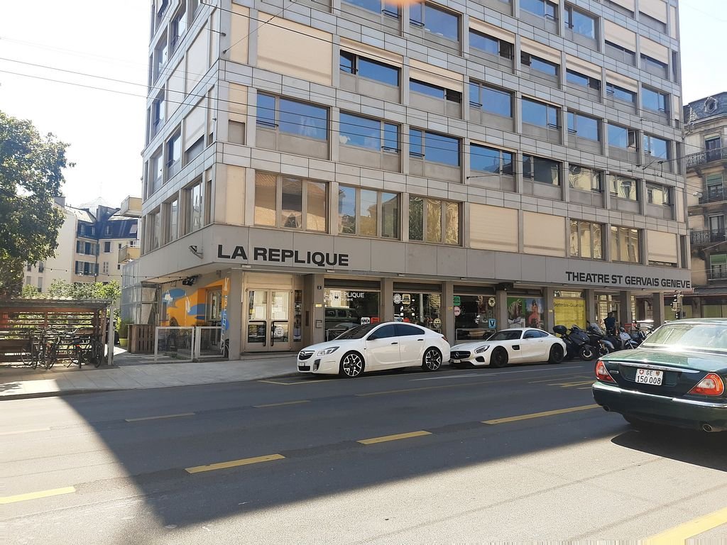 La Réplique