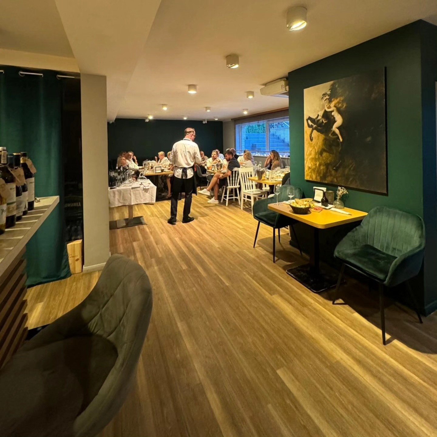 Uniesienie Wine Bar