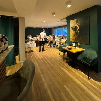 Uniesienie Wine Bar