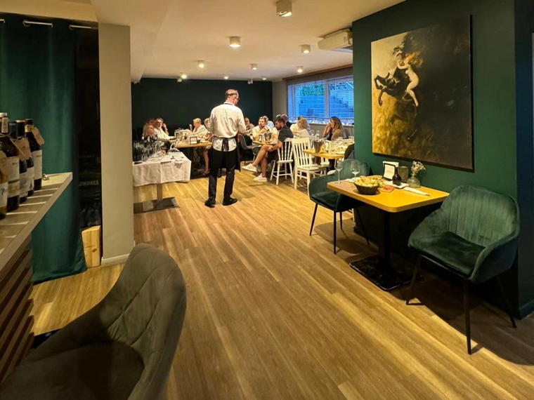 Uniesienie Wine Bar, Poznań, Poland