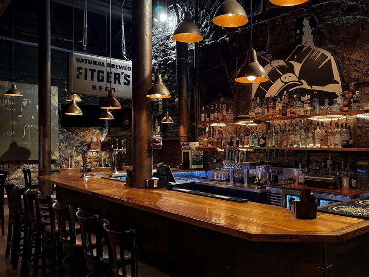 Fitger's Brewhouse, Duluth, United States