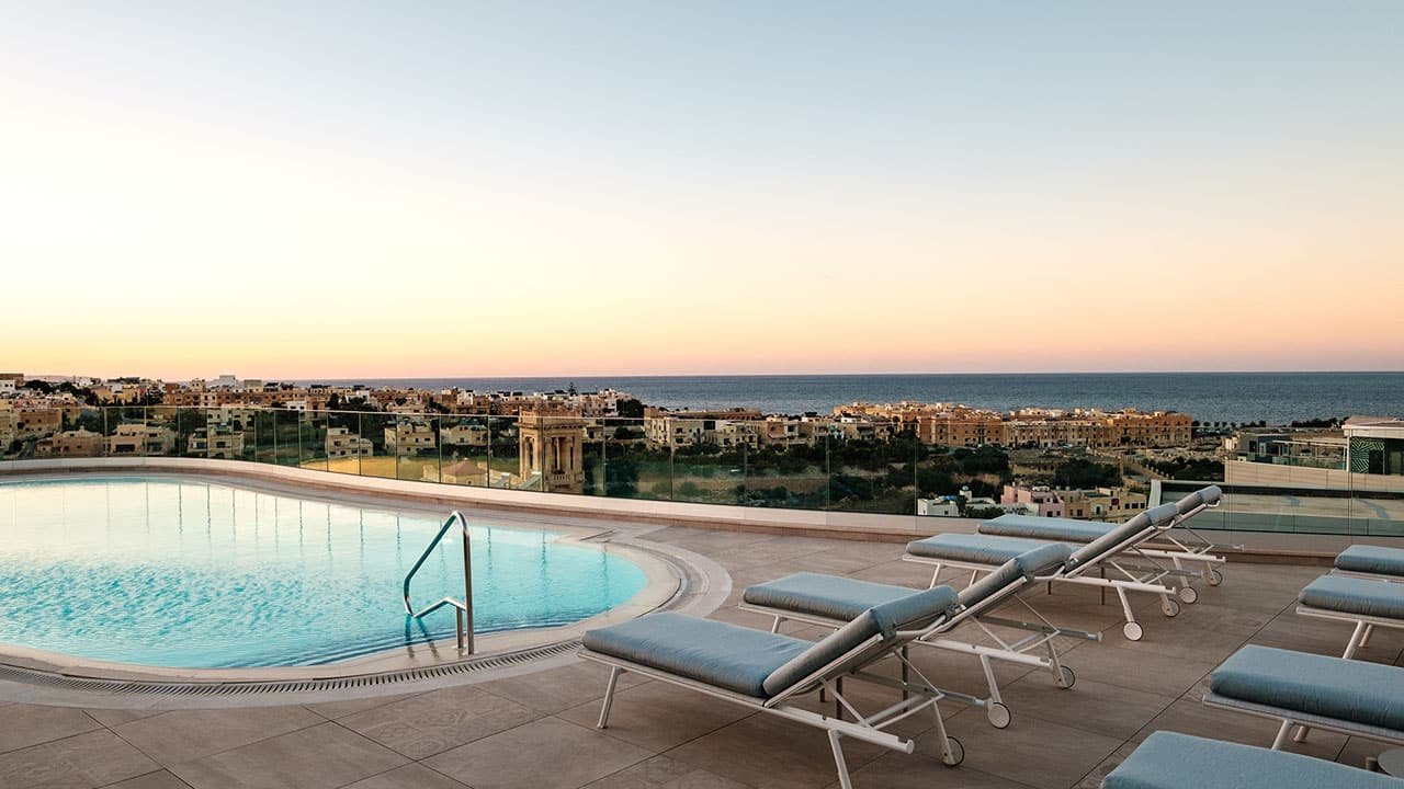GIN-ger Rooftop Bar