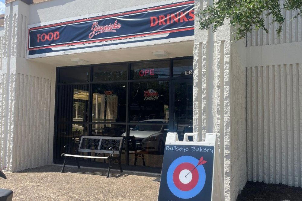 Bar Gimmicks bar in Austin