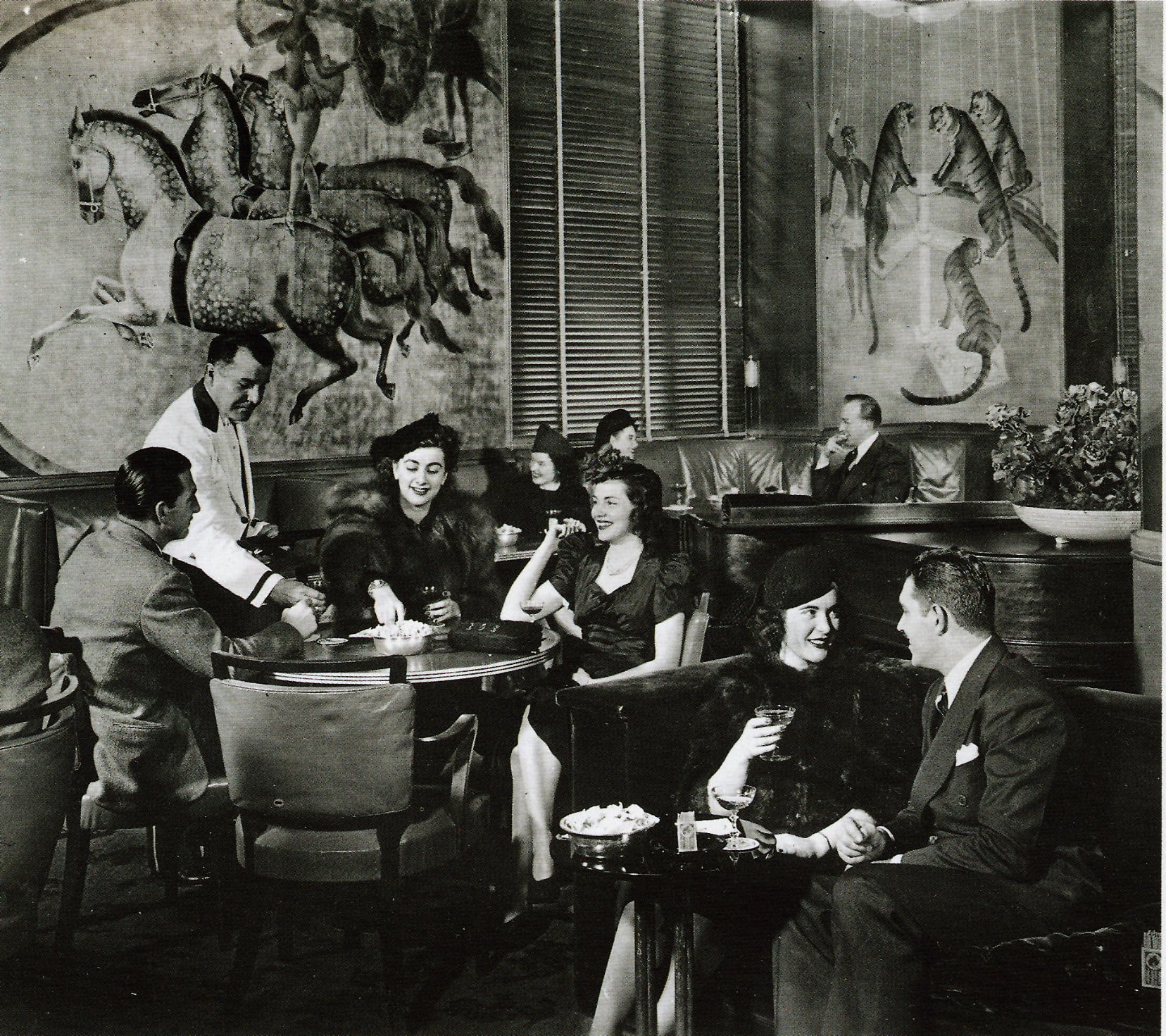Cirque Bar