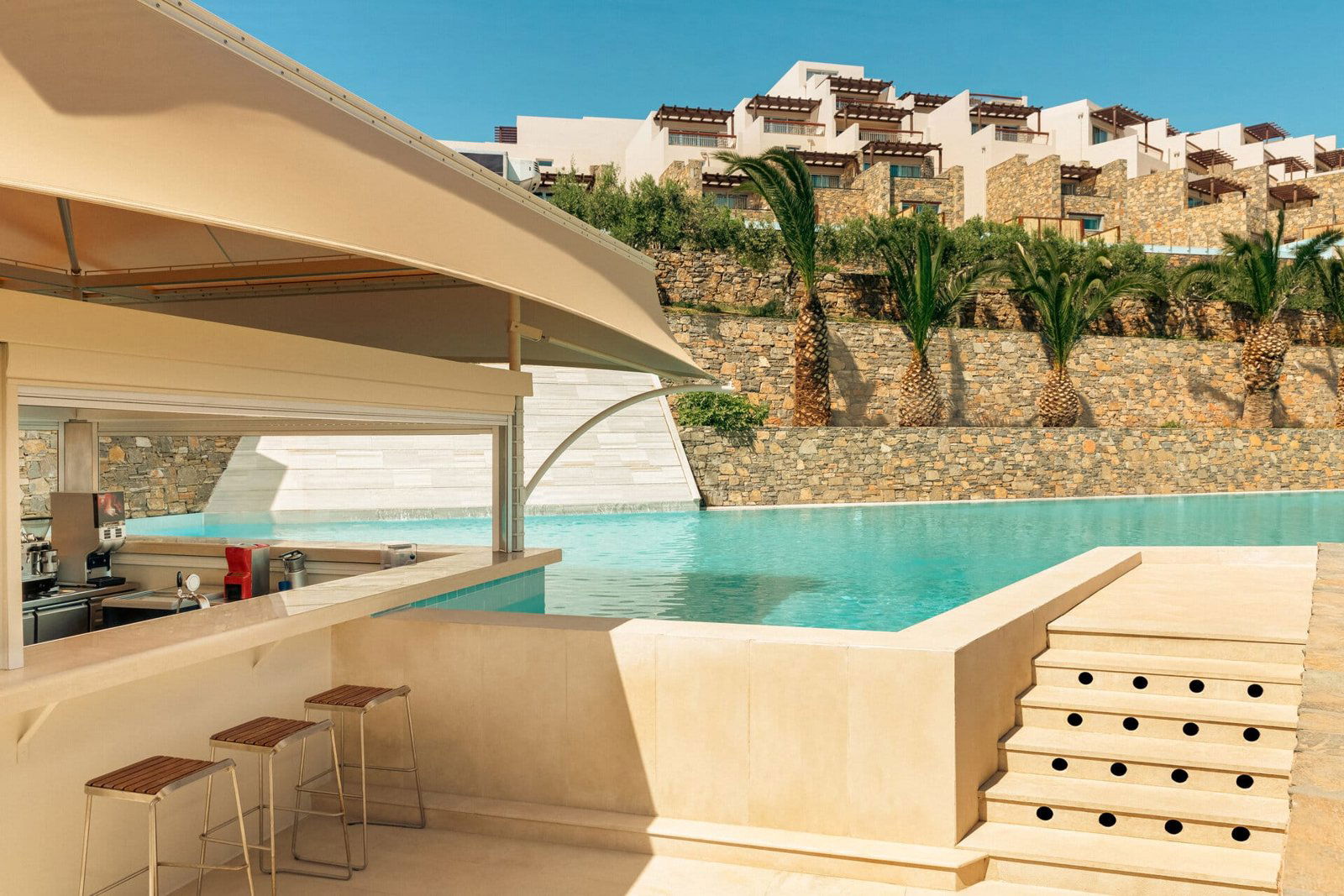 SIP n' DIP Pool Bar, Bar in Crete