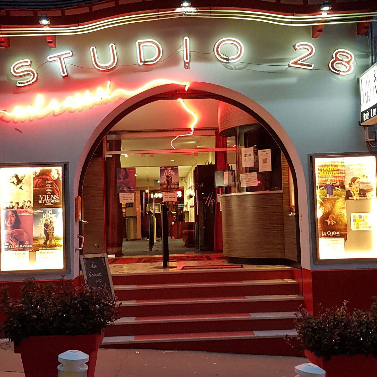 Cinéma Studio 28, Bar in Paris