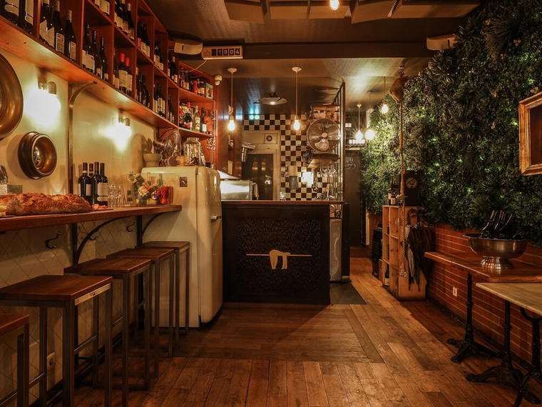Les petits Paresseux, Paris, France
