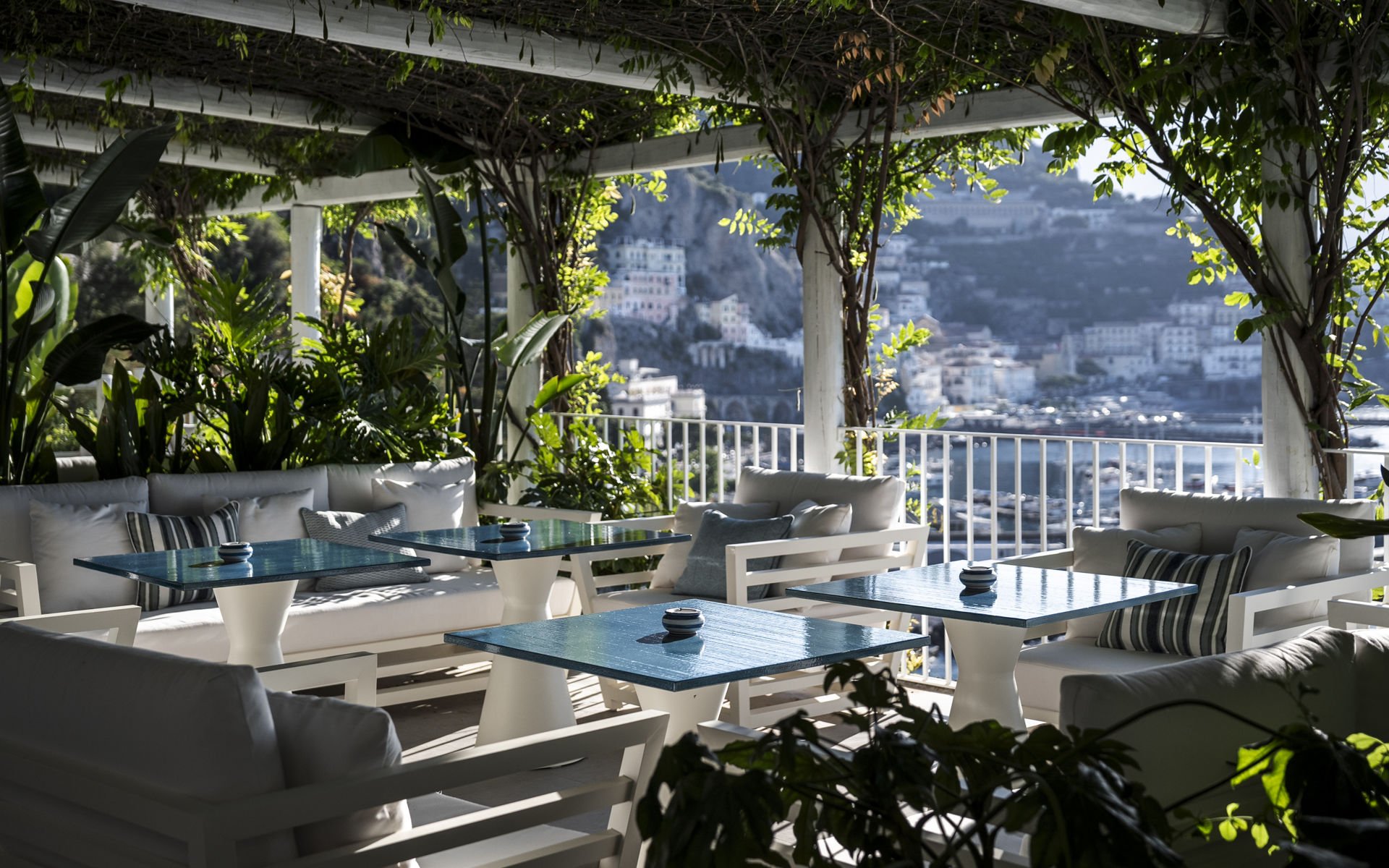 Azur Lounge Bar