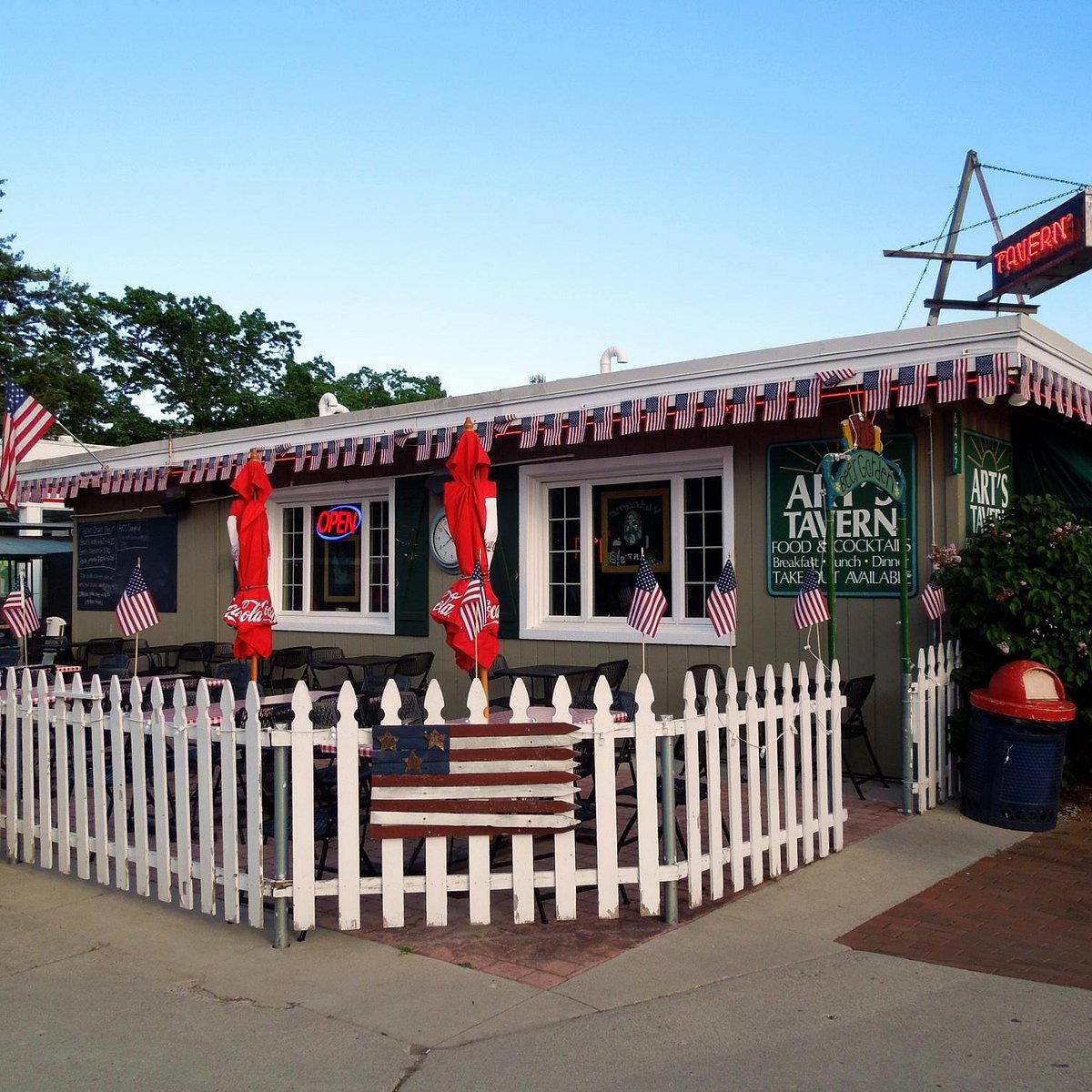 Art's Tavern bar in Glen Arbor