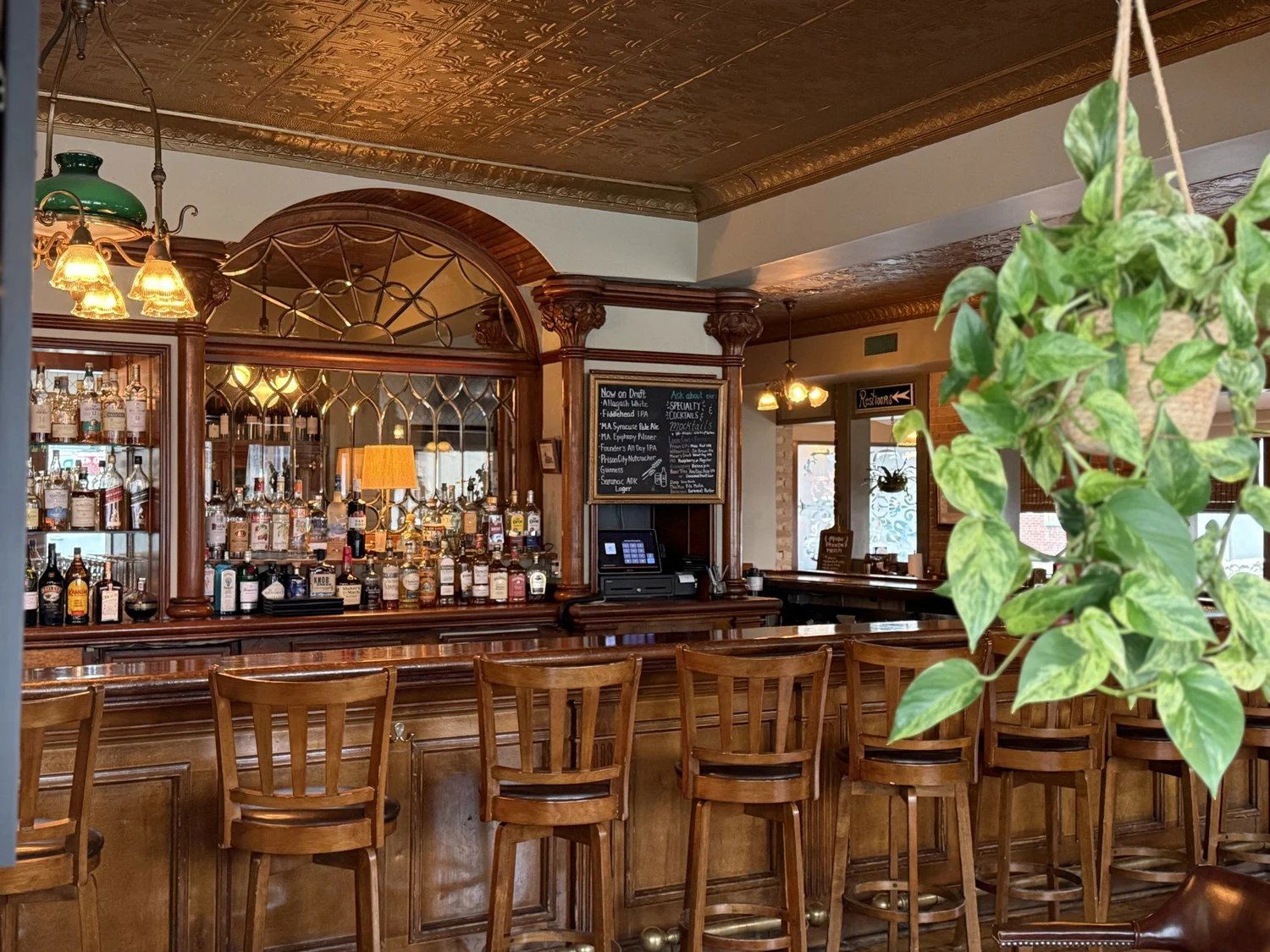 Phoebe's Restaurant & Coffee Lounge, Bar in Syracuse