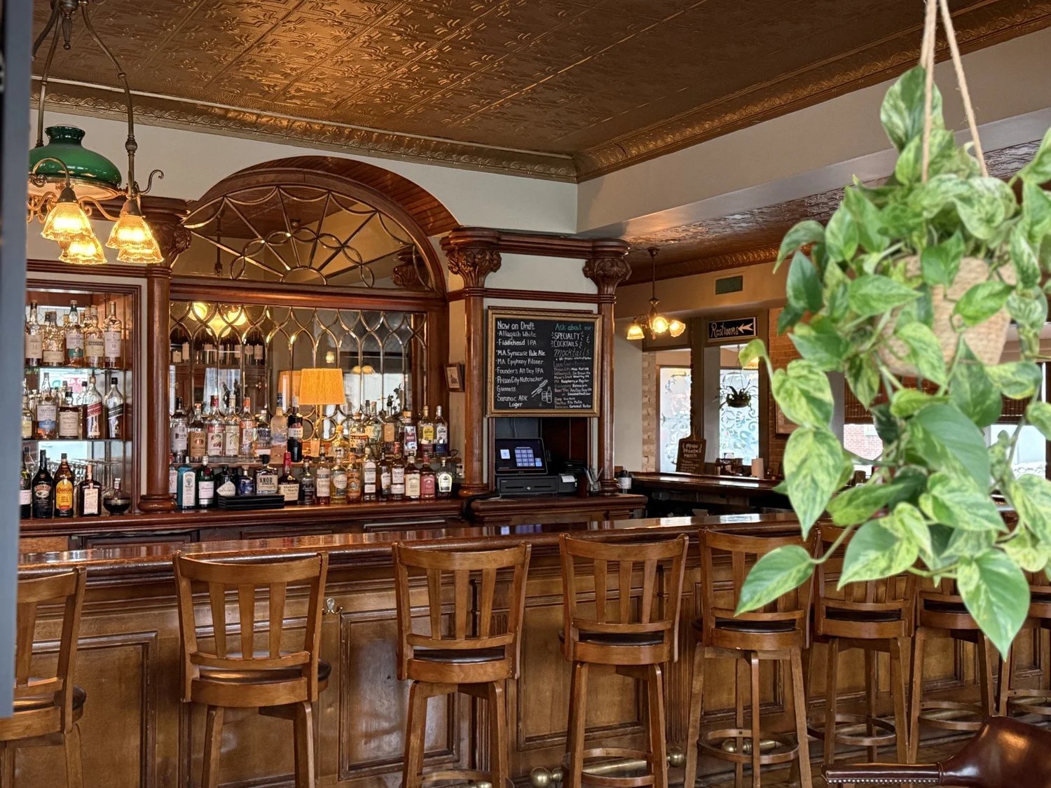 Phoebe's Restaurant & Coffee Lounge bar in Syracuse