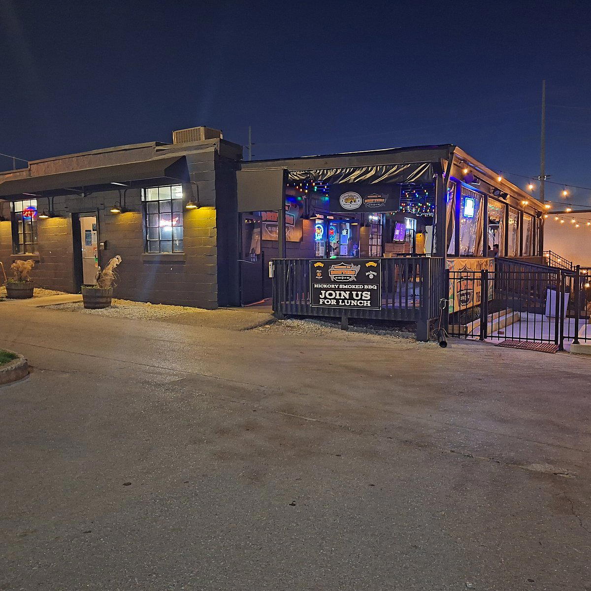 Drifters Tennessee Barbeque (BBQ) Joint bar in Nashville, United States