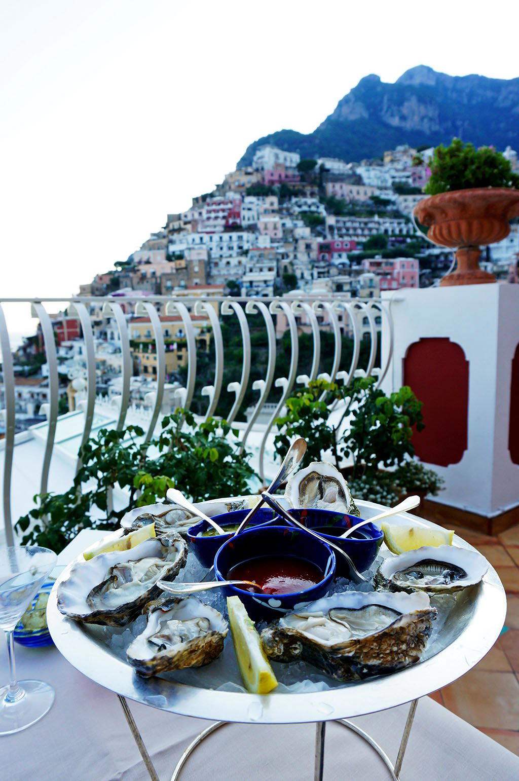 Champagne & Oyster Bar bar in Positano