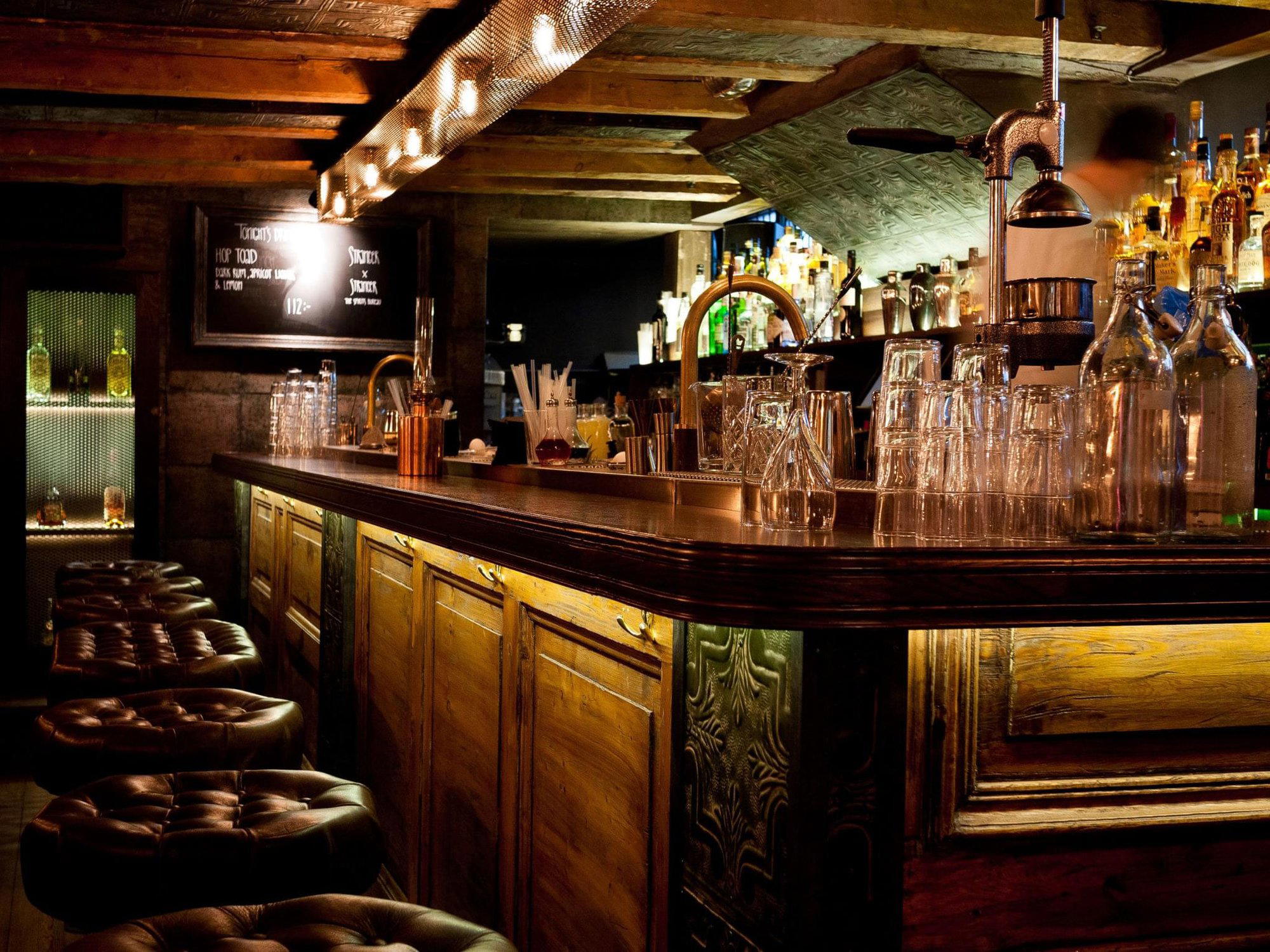 Stranger bar in Gro Raum Goteborg