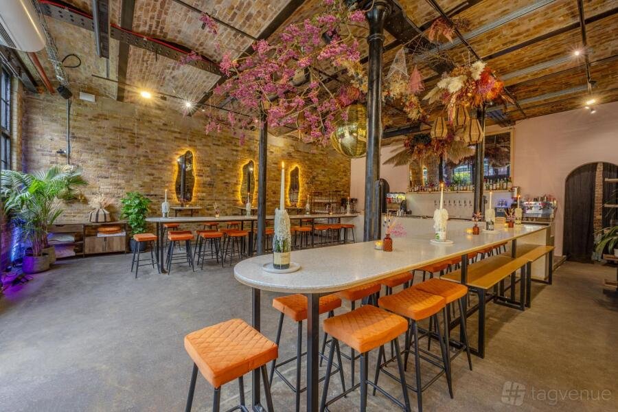 Esters, Bar in London