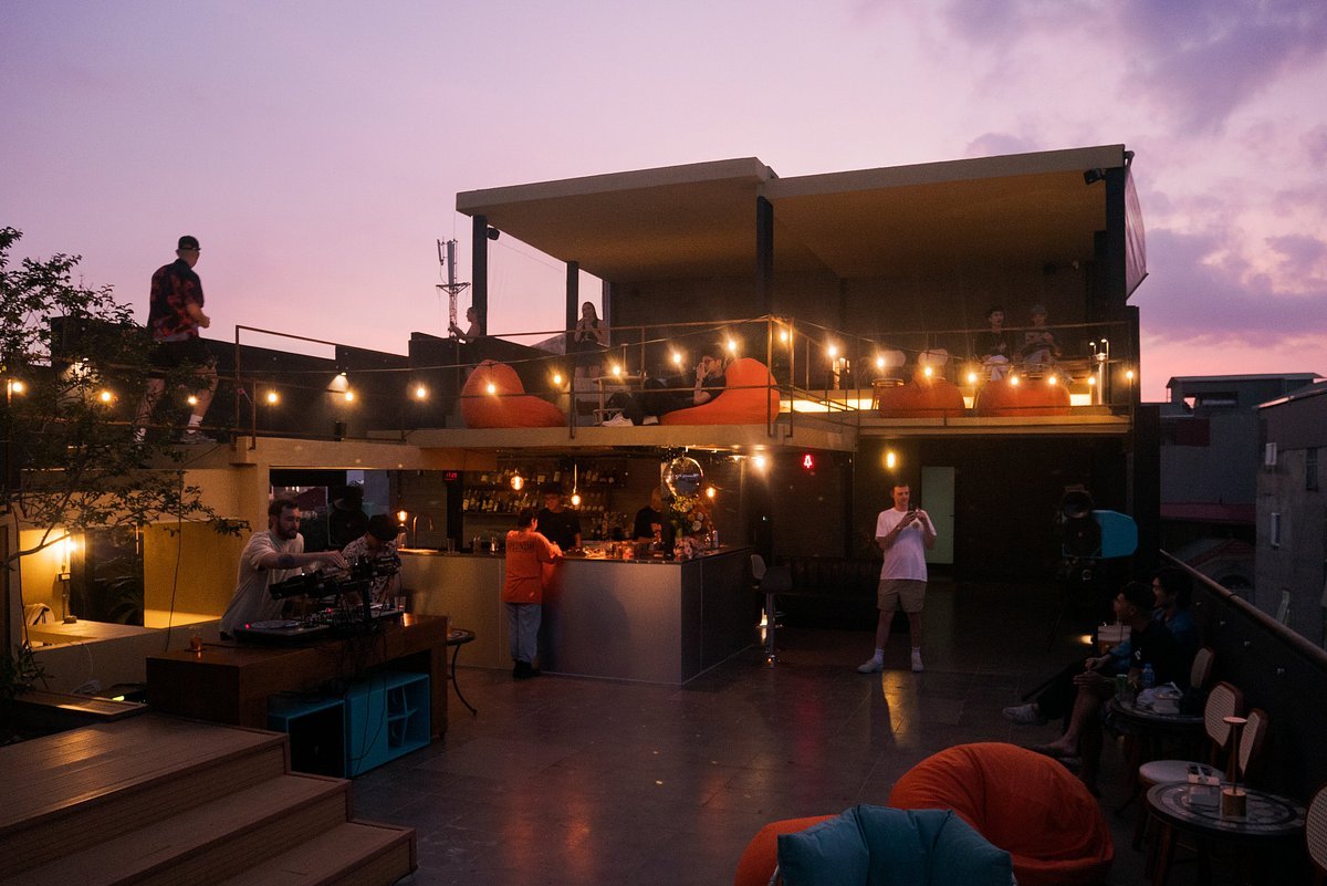 12 P. Phúc Tân bar in Hanoi, Vietnam