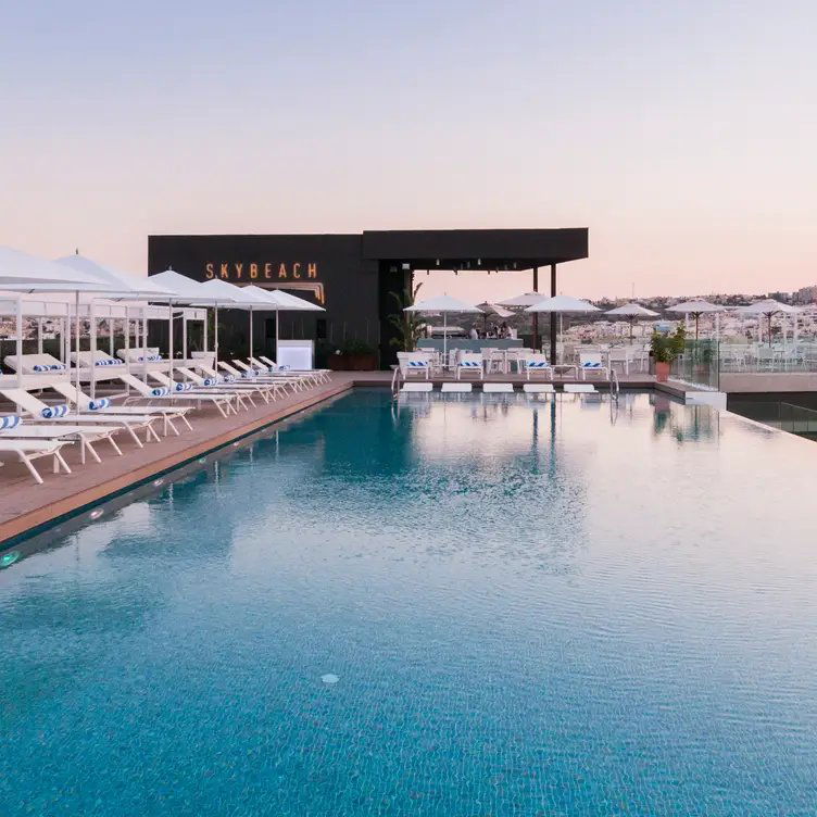 SKYBEACH, Bar in St. Julian's Bay