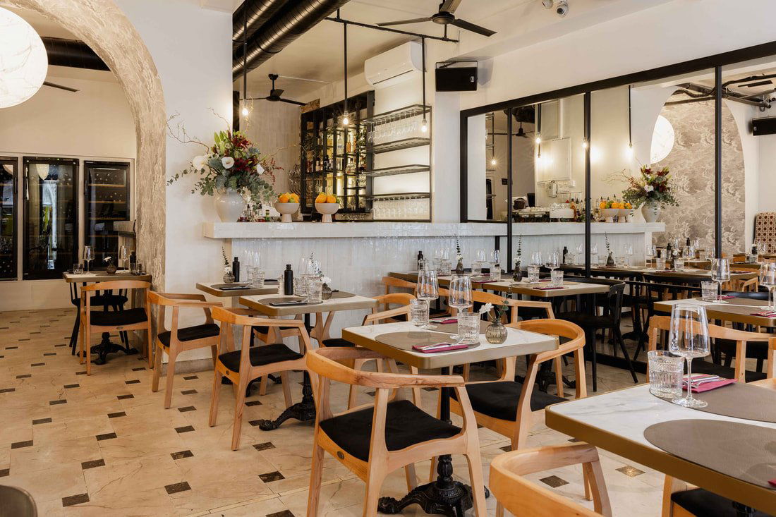 Zinfandel Food & Wine Bistro, Bar in Split