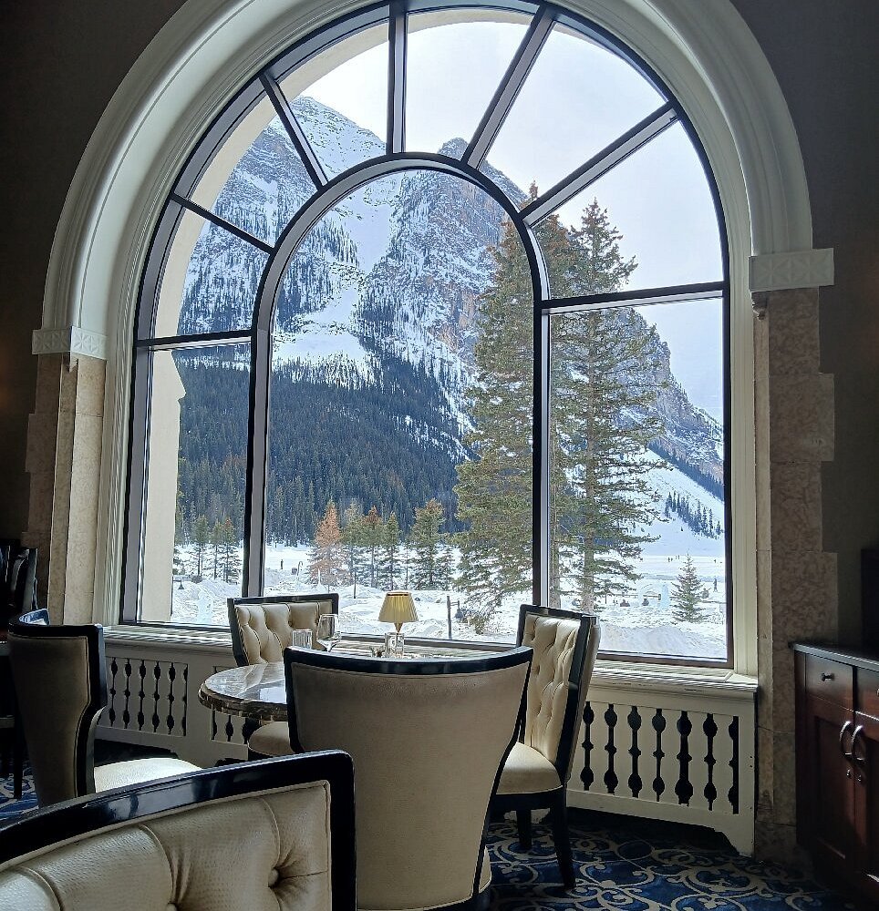 Lakeview Lounge