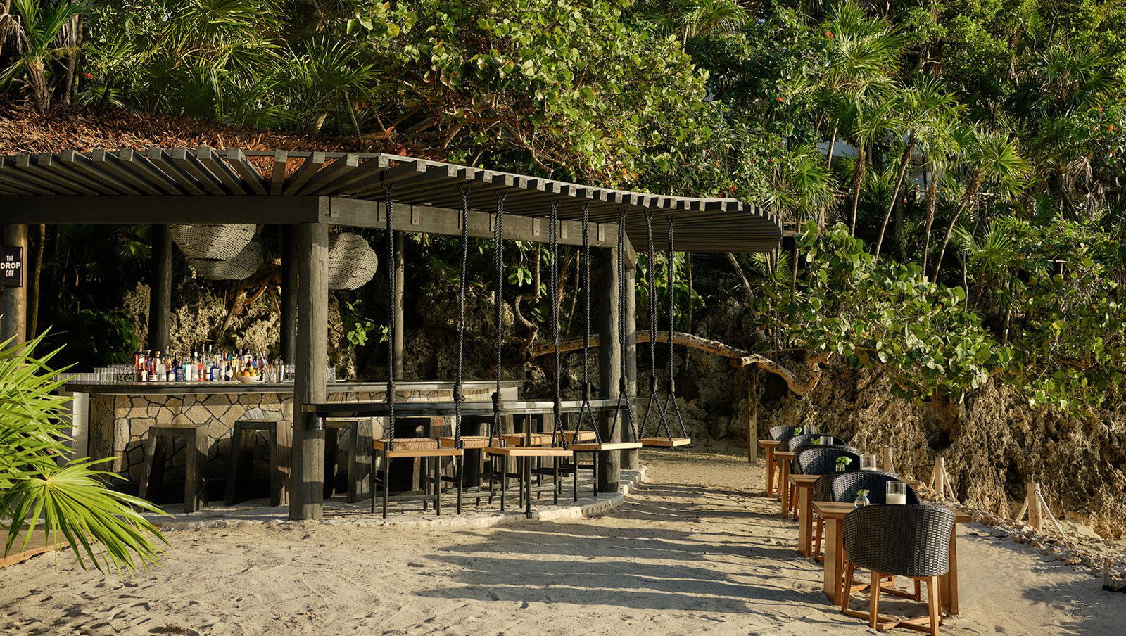 The Drop Off, Bar in Roatan