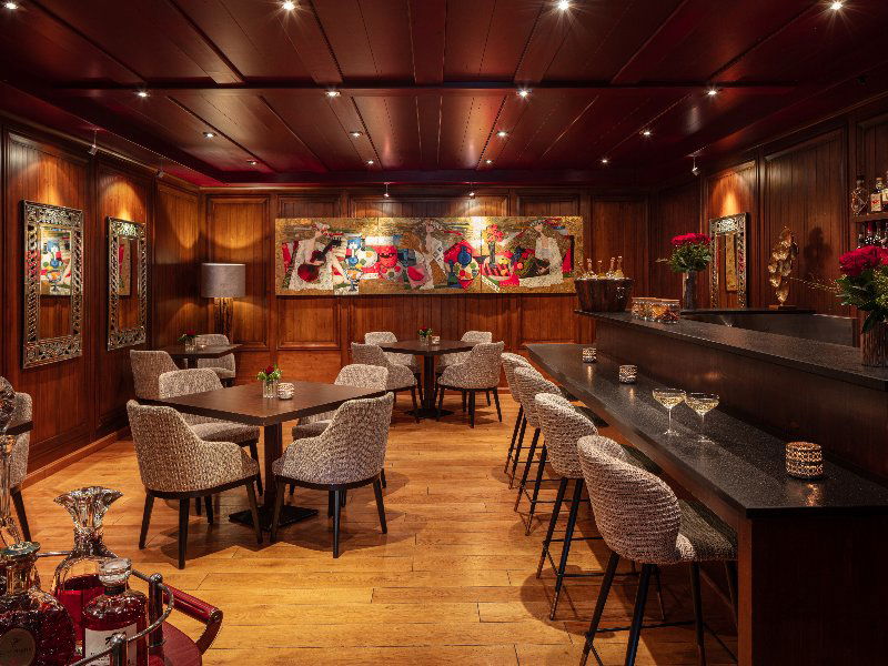 Guarda Golf Lounge, Bar in Crans-Montana