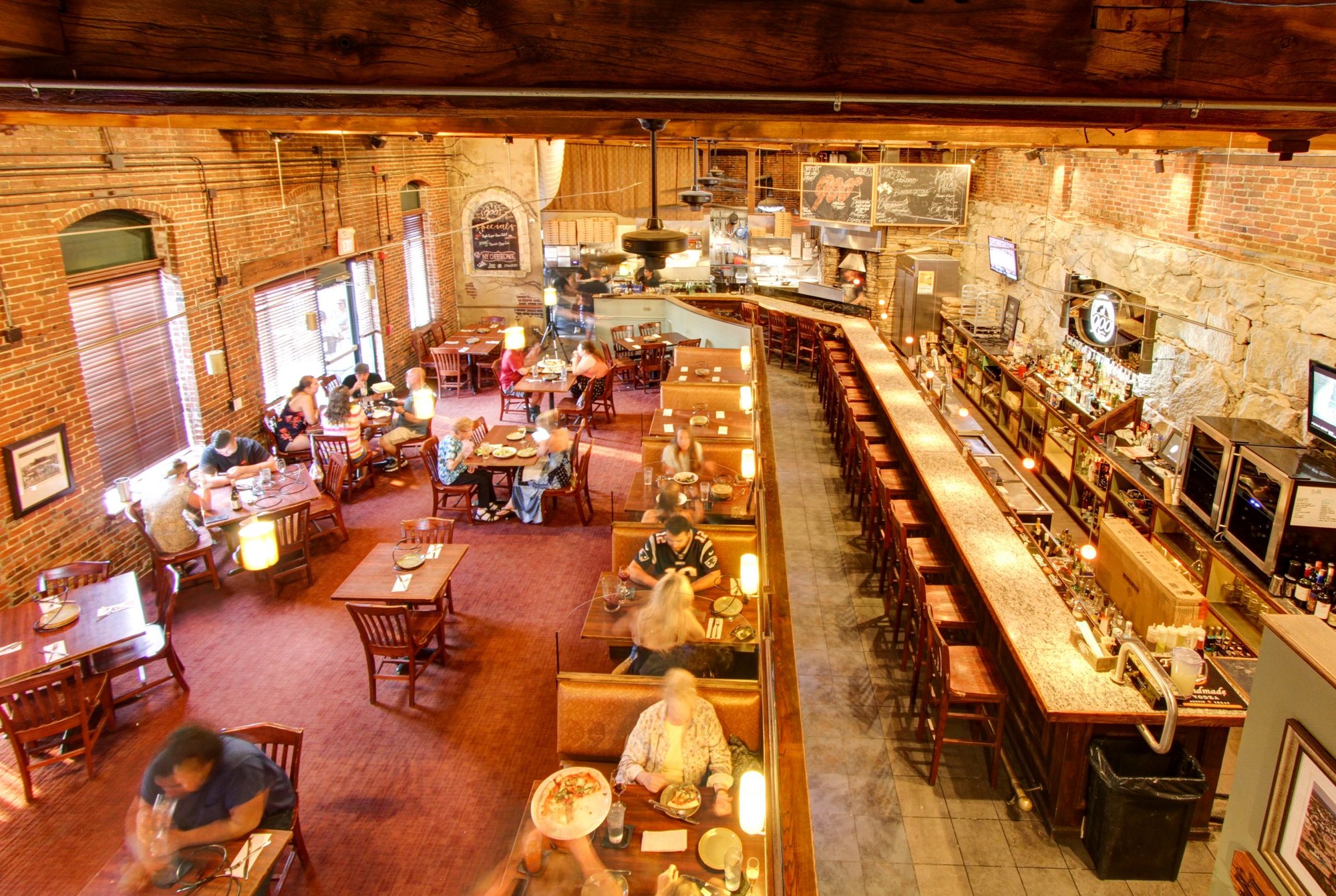 900 Degrees Neapolitan Pizzeria bar in Manchester, United States