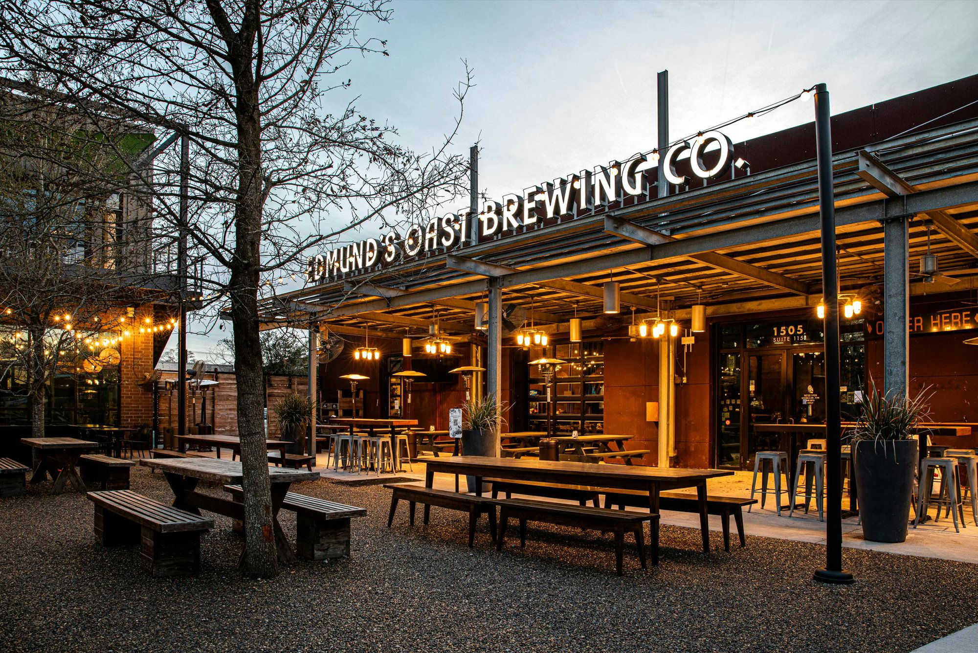 Edmund's Oast Brewing Co., Bar in Charleston
