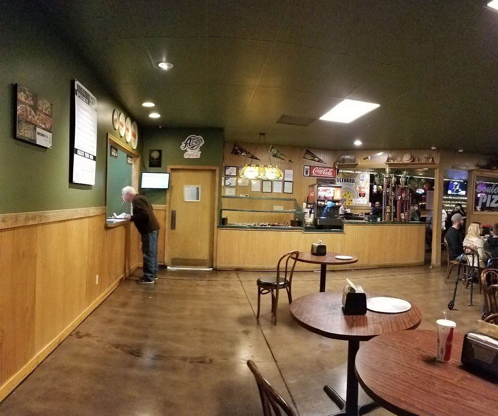 Boulevard Pizza, Bar in Sparks