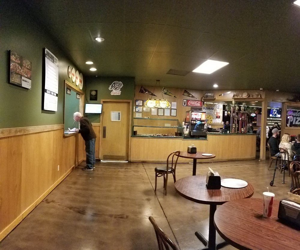 Boulevard Pizza bar in Sparks, United States