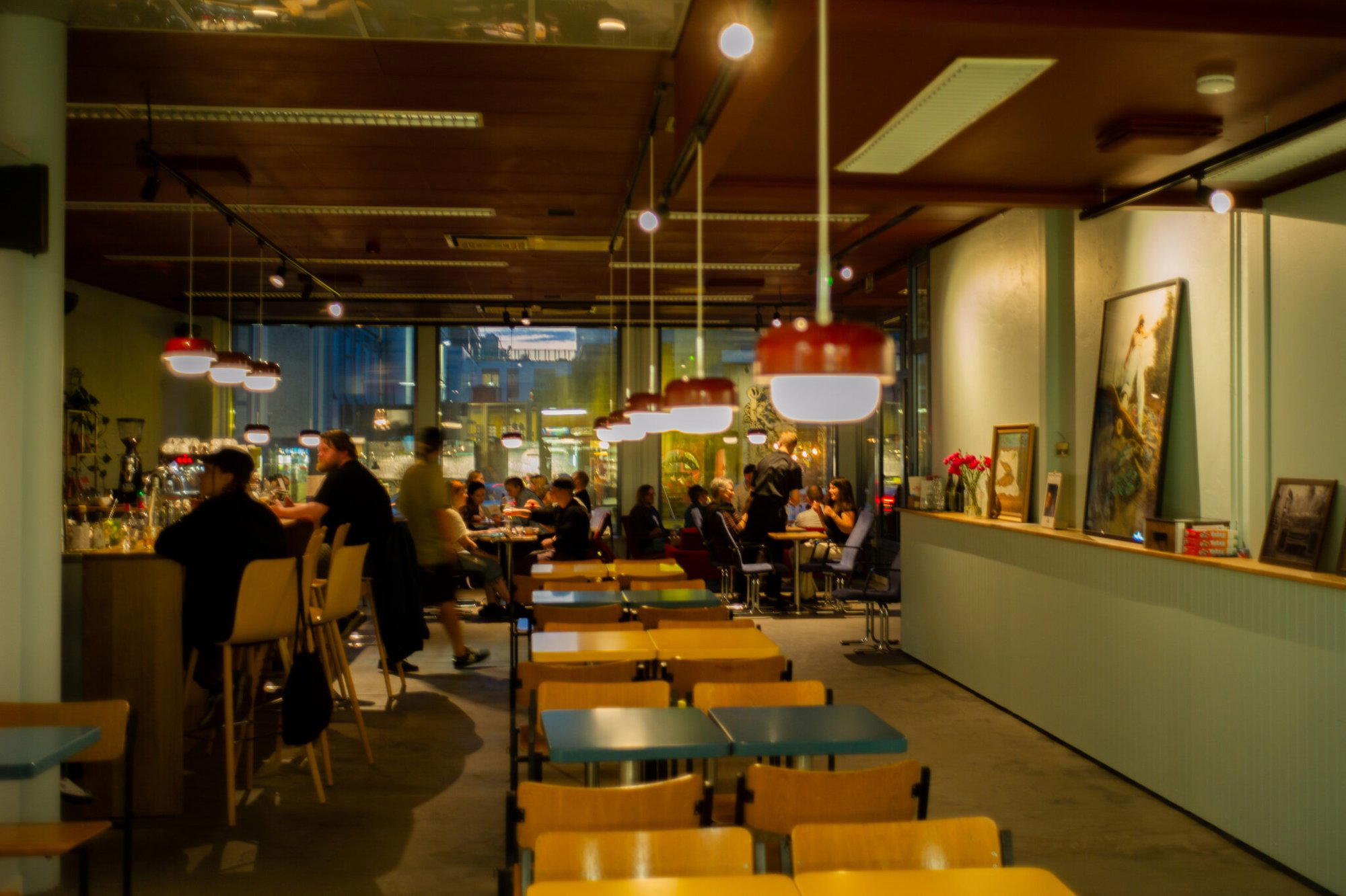 Pitkän Päivän Ilta bar in Tampere