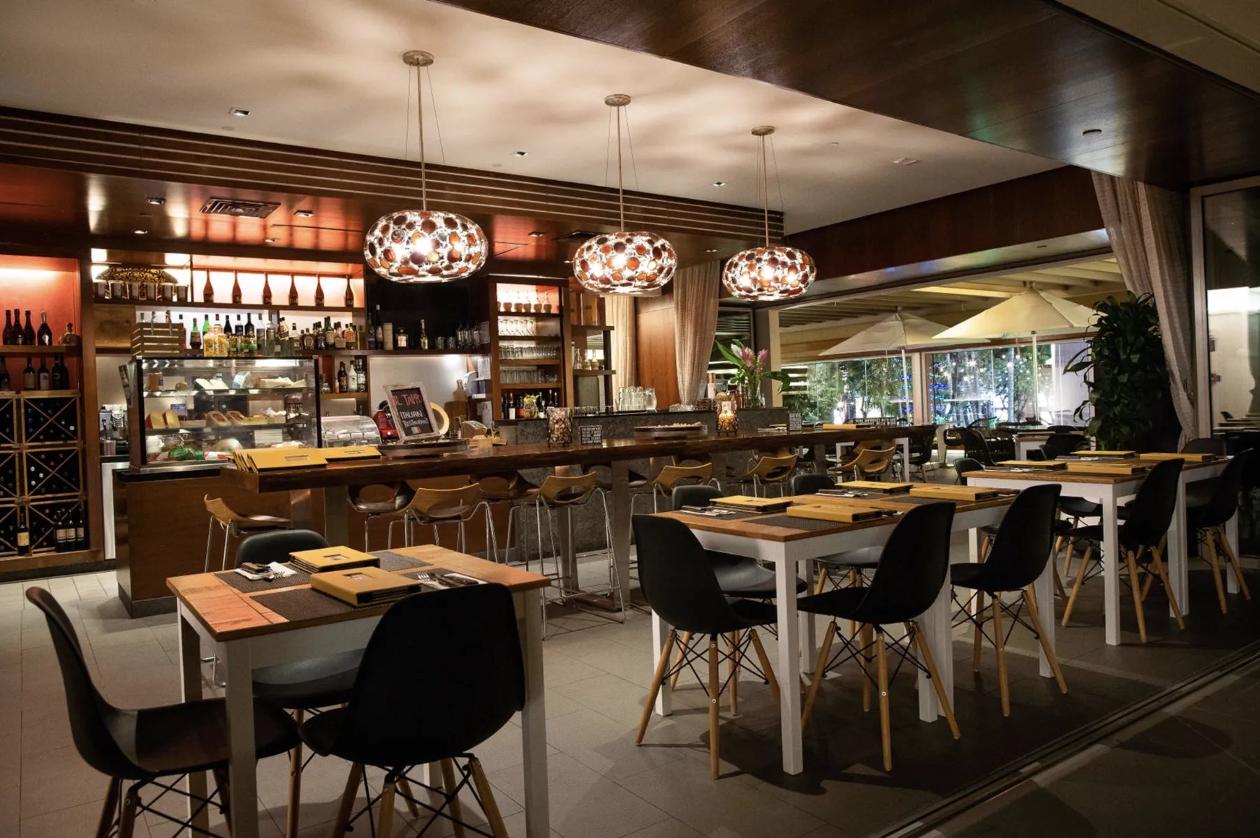 IL TAPPO Hawaii bar in Urban Honolulu, United States