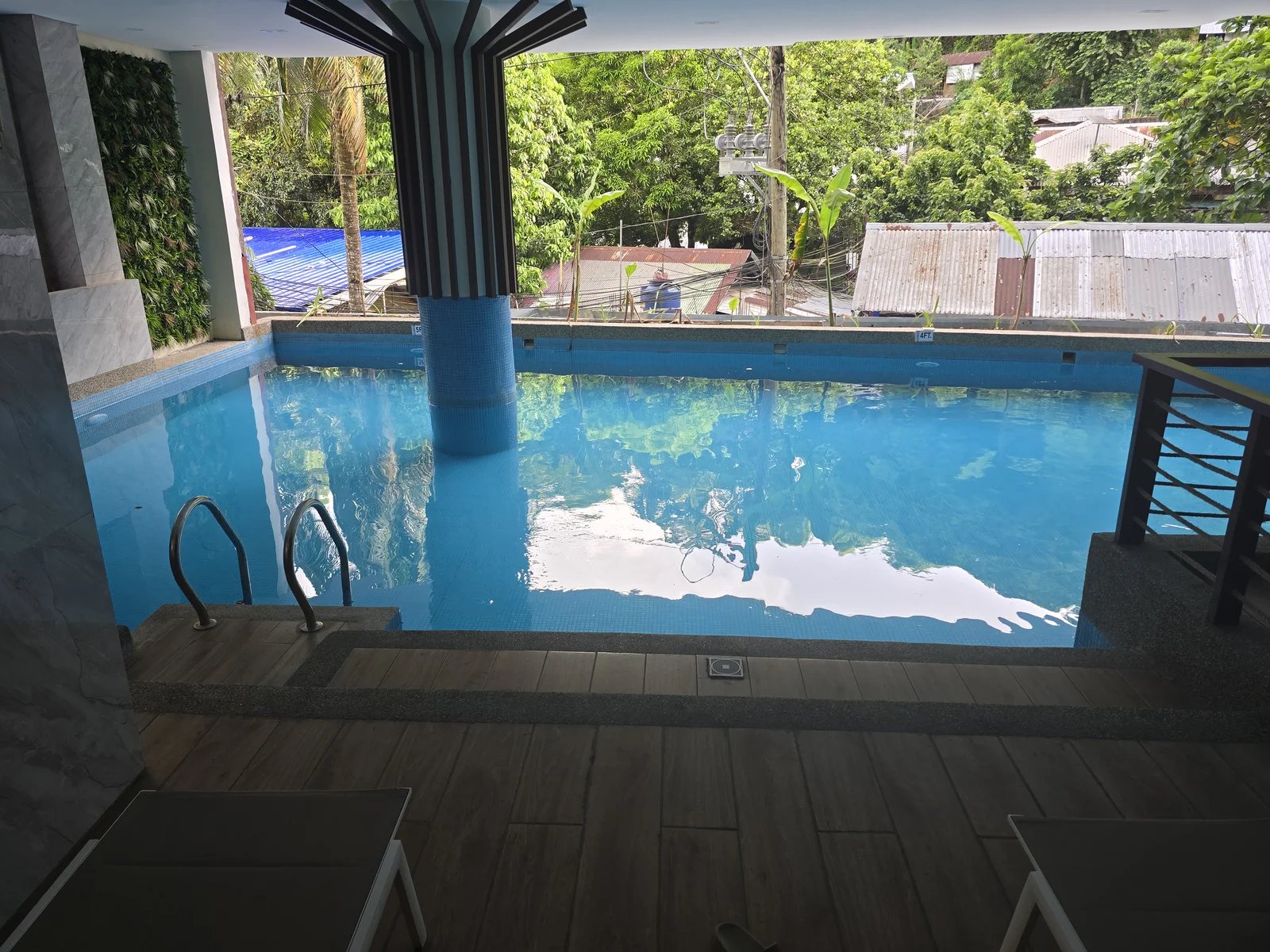 Hunt Restaurant's Poolside Bar